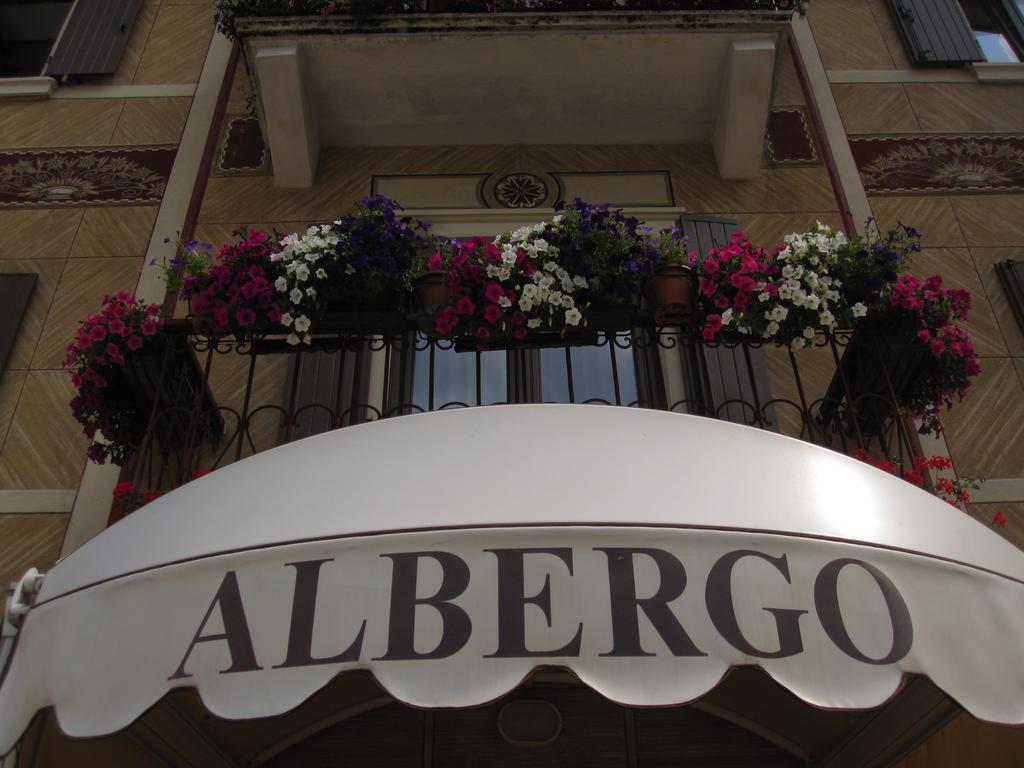 Hotel Aurora Vallarsa エクステリア 写真