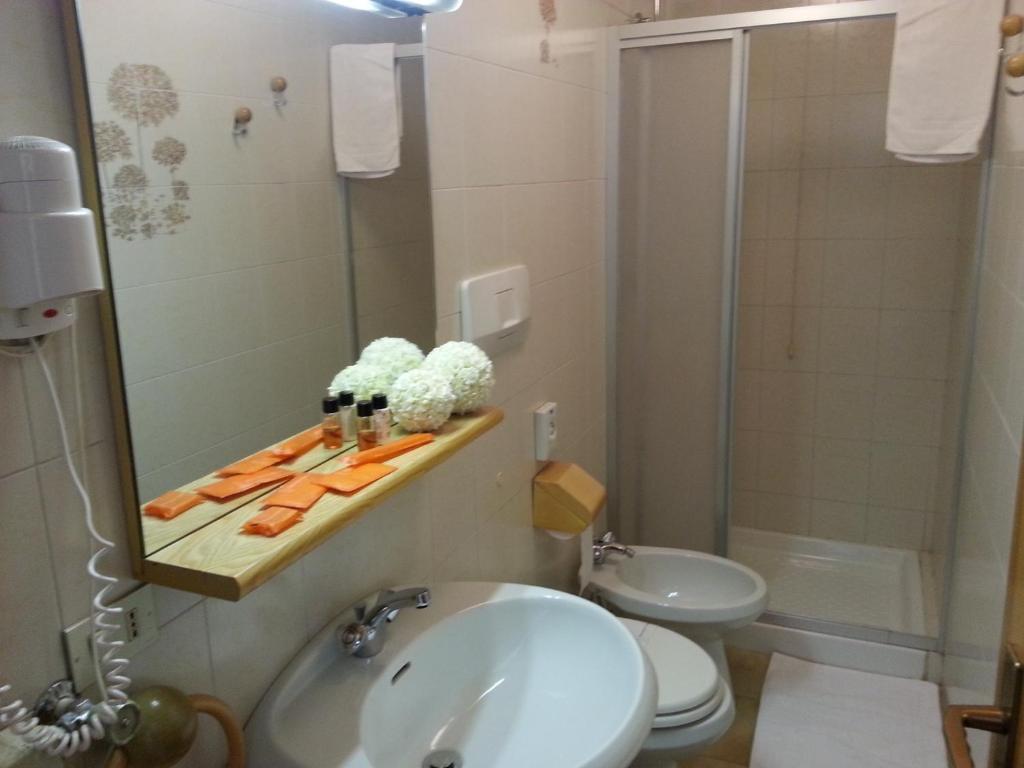 Hotel Aurora Vallarsa 部屋 写真