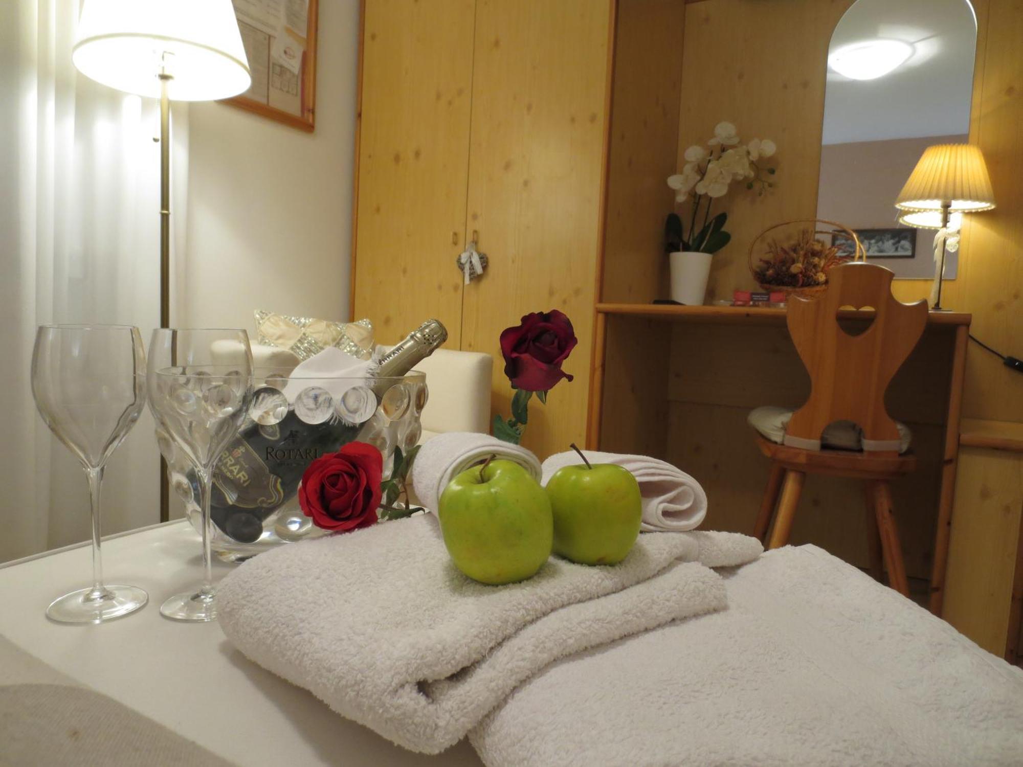 Hotel Aurora Vallarsa エクステリア 写真